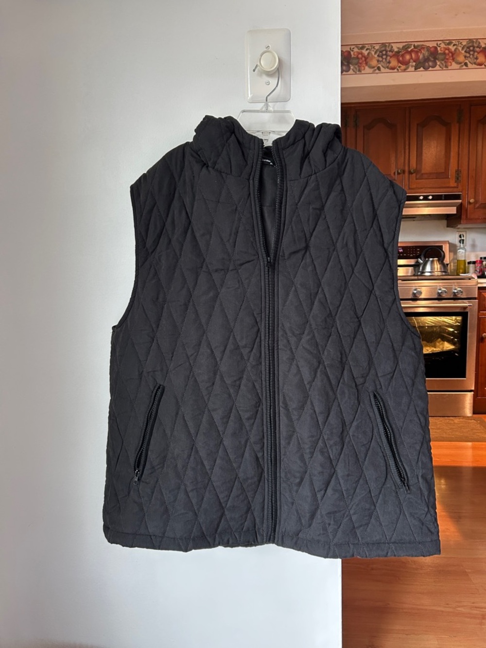 Pretty Garden || Quilted Hooded Black Vest